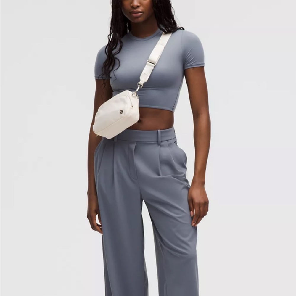 Everywhere Crossbody Bag 
Metal Hardware